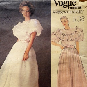 Vogue American Designer Pattern  - Vogue 1138  - Oscar De La Renta - Sweet Ruffled Top and Skirt -  from 1983 -  Size 8