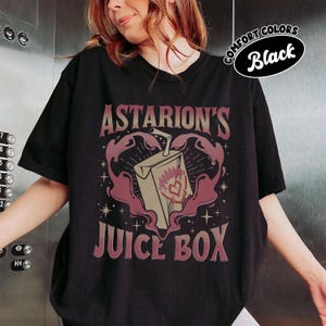 Maglietta divertente per fan del gioco Astarion, maglietta Astarion's Juice Box BG3, maglietta con umorismo nero degli Alti Elfi, gadget Baldur Gaming, regalo per fan del gioco Vampire Gamer