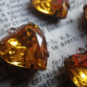 Złoty Topaz 15 x 14 mm Vintage fasetowane szklane serce mosiężne krople wołu 4 szt.