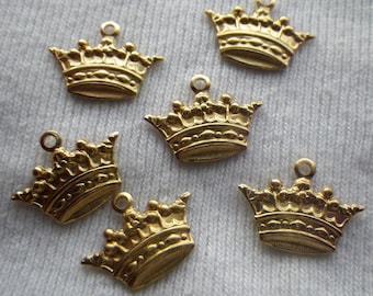 Tiny Spiky Crown Charms Brass 16x11mm 6 Pcs