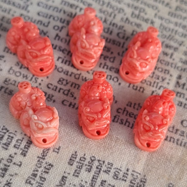 Salmon Pink Kneeling Dog or Lion Beads Plastic 17x10mm 6 Pcs