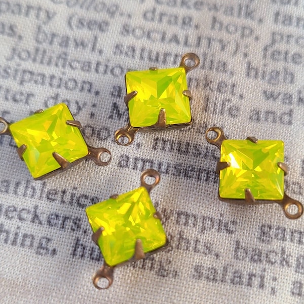 Connecteur mâle carré 8 mm en laiton opale jaune fluo, deux boucles, 4 pièces