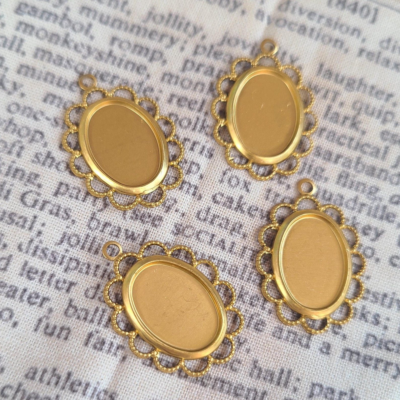 Lacy Brass 14x10mm Oval Portrait Settings or Bezels With Loop 4 Pcs - Etsy