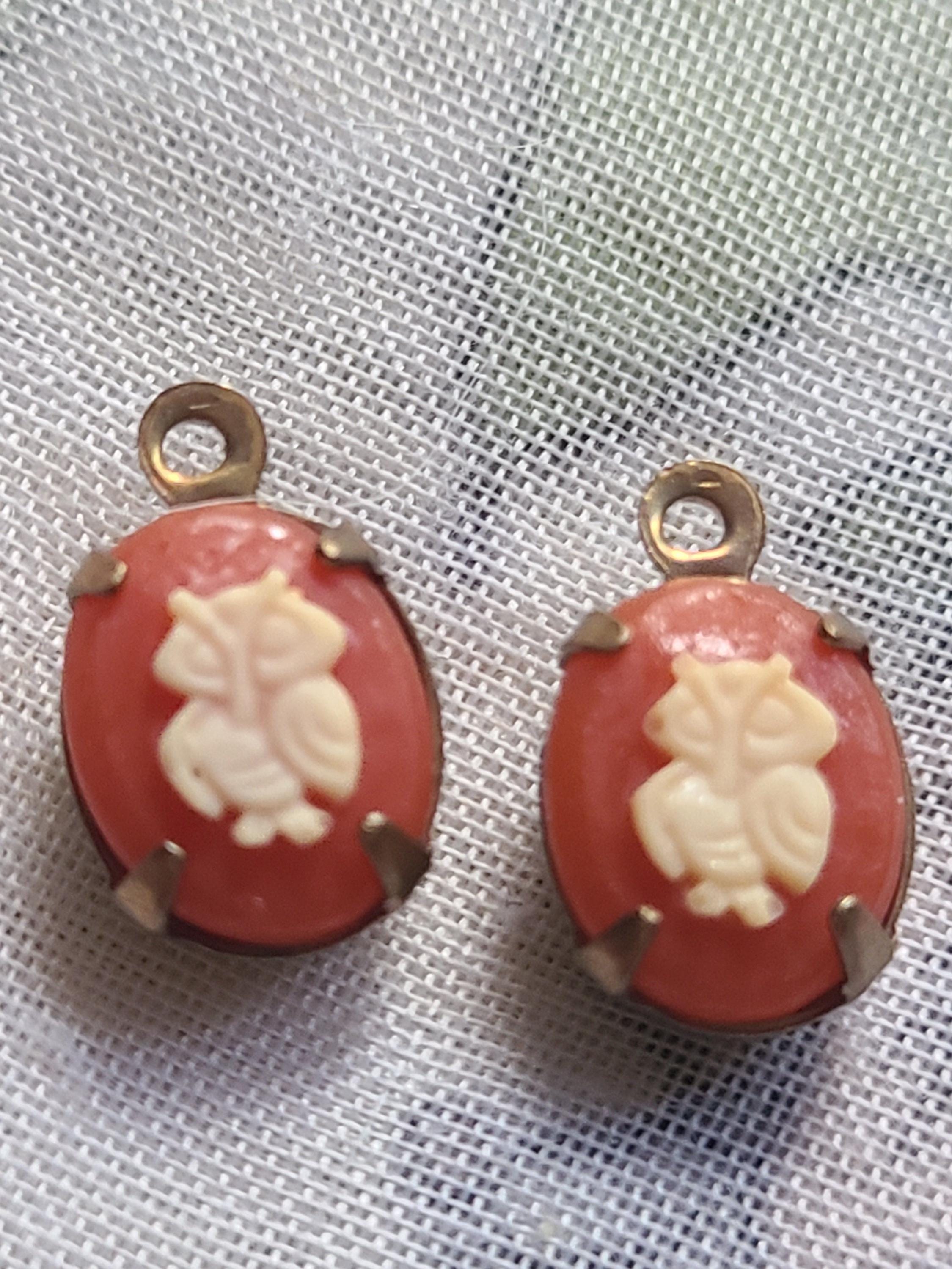 Owl Vintage Carnelian Red and White Resin 10x8mm Drops One Loop 4 Pcs