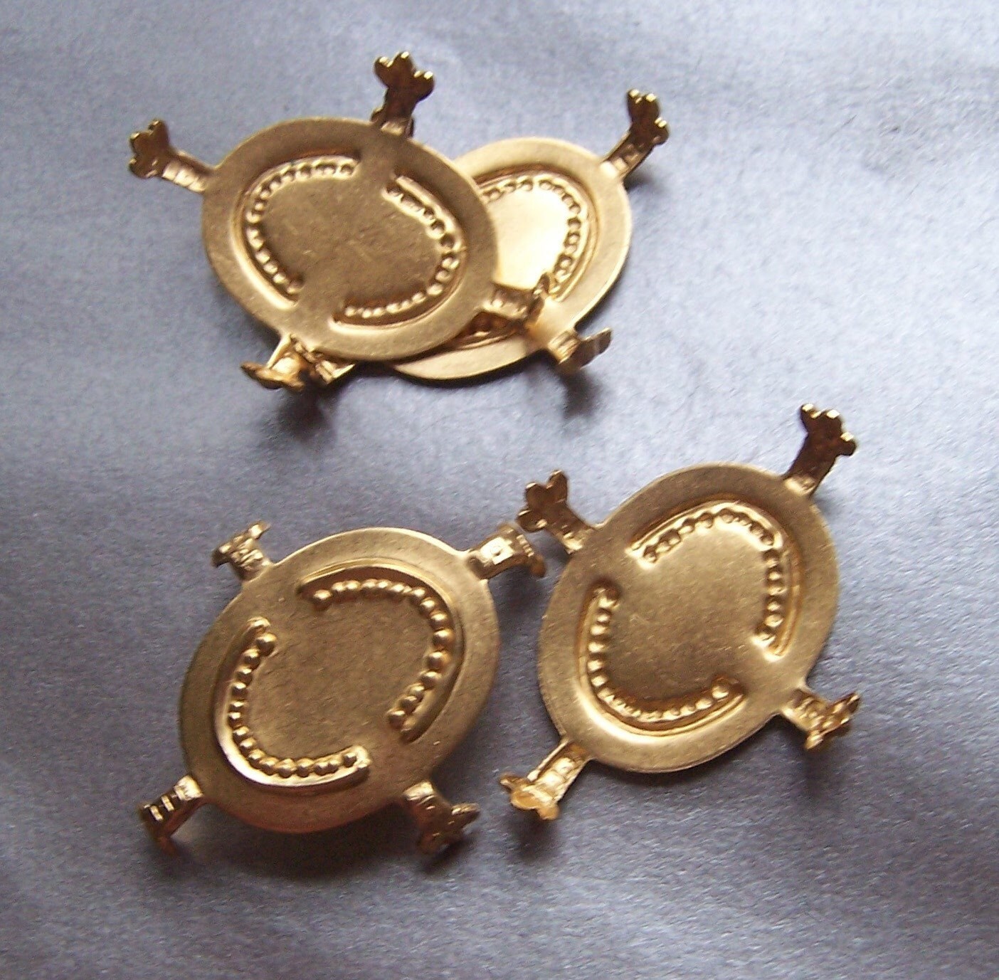 Turtle Settings 25x18mm Oval Closed Back with Fleur de Lis Brass 4 Pcs