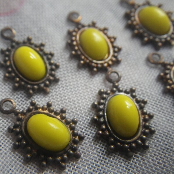 Primrose Yellow Tiny Spiky Drops 14x9mm One Loop 6 Pcs