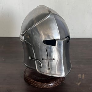 barbute_knight_helmet