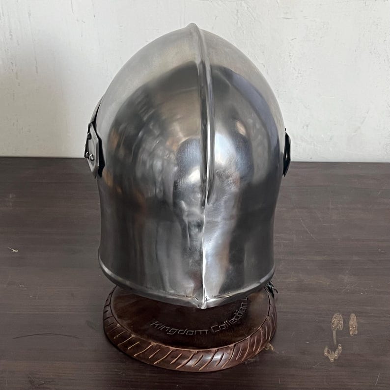 barbute_knight_helmet
