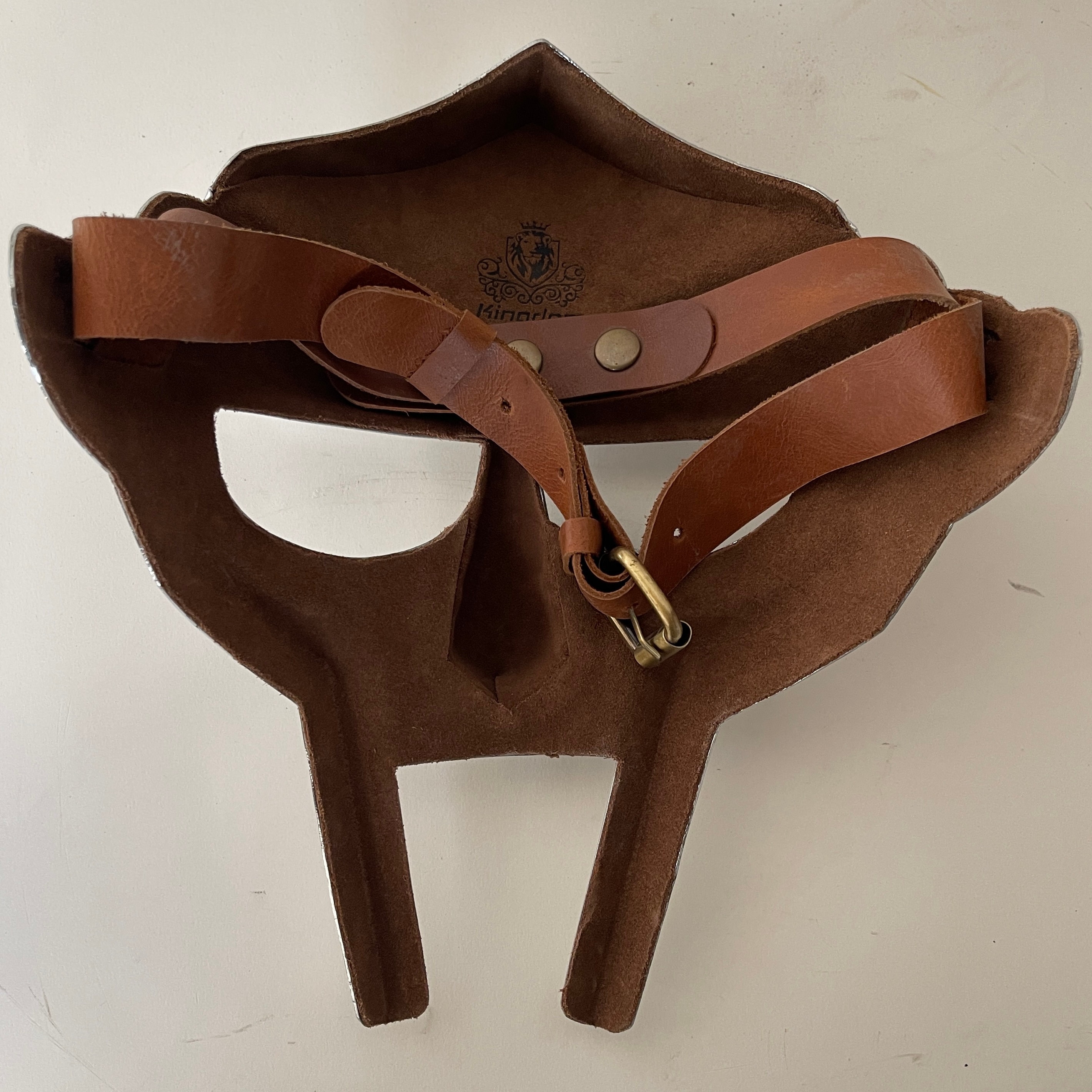 錆びたMF DOOMマスク 狂気の悪役 スチールフェイスアーマー 中世の手