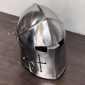 barbute_knight_helmet