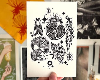 Son las pequeñas cosas • Impresión giclée de grabado en linóleo • Granada • Ginkgo • Polilla • Estrellas • Hierbas • Regalo de decoración para el hogar con un toque de fantasía • Blanco y negro
