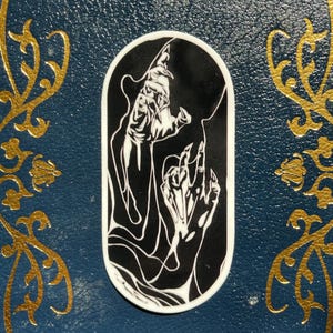 Czarno-biała naklejka inspirowana gotykiem • naklejka winylowa dla osób o wiedźmach • przerażające dłonie