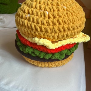 Handmade Crochet Amigurumi Hamburger - Colorful Yarn Burger Decor - Playful Crocheted Food Toy - Unique Gift for Foodies and Chefs