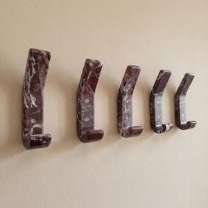 Handgefertigter Rosso Levanto Marmor Wandhaken für Schlüssel, Schmuck & Kleidung