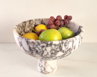Cuenco de pedestal de mármol Calacatta Viola de 25 cm (10") para servir frutas, postres y decoración de centros de mesa.