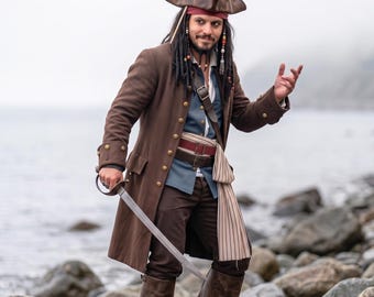 Caribisch piratenkostuum - Kapiteinsjas, Jack-pruik en -hoed - Halloweenfeestoutfit voor heren, LARP-fantasiecosplay, middeleeuwse Renaissancebeurs