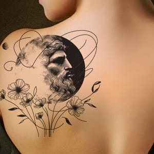 月と花のタトゥーデザイン：ギリシャ風の印刷可能なテンプレート（即時ダウンロード）