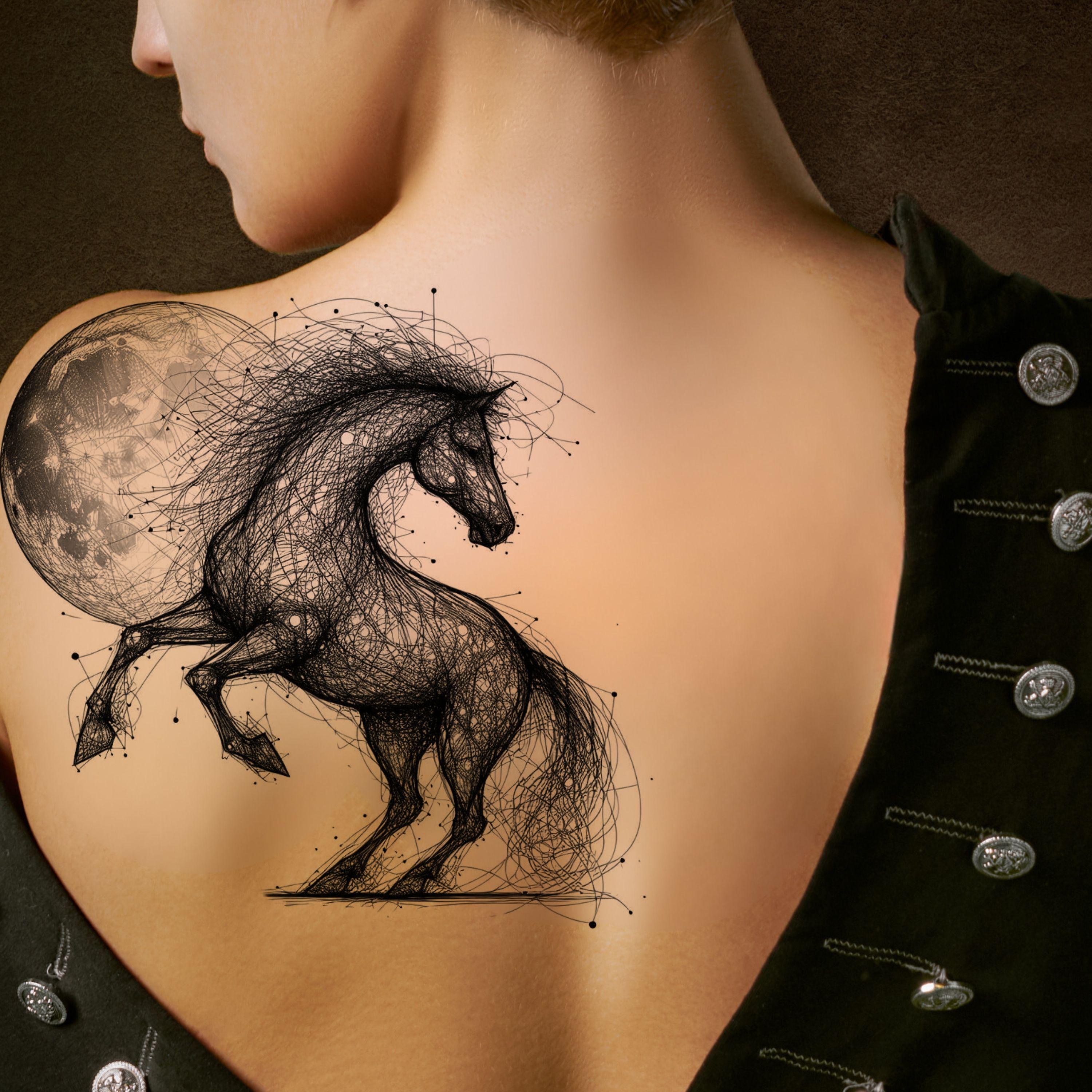 馬と月のタトゥーデザイン：印刷可能なステンシル（即時ダウンロード