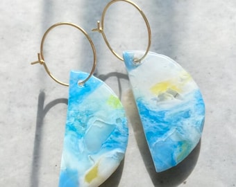Pendientes de aro "Media Luna" elaborados con tapas de botellas de plástico recicladas