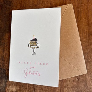 Biglietto di auguri di compleanno con pezzo di torta rosa glitter