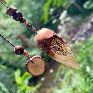 Handmade carved oak wood pendulum, divinatory pendulum, artisanal pendulum, owl, dowsing, magnetism, tiger&#39;s eye pendulum