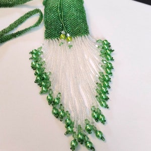 Collier de perles, sac amulette, sac à souhaits en vert image 3