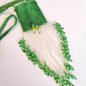 Collier de perles, sac amulette, sac à souhaits en vert image 1