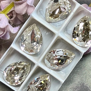 OSTATNI kryształ Swarovski w odcieniu srebra 18x13 4320 w kształcie gruszki z ustawieniami SP lub GP