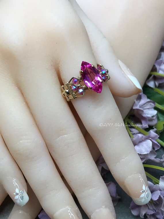 Zafiro rosa fuerte hecho a mano anillo creado en laboratorio
