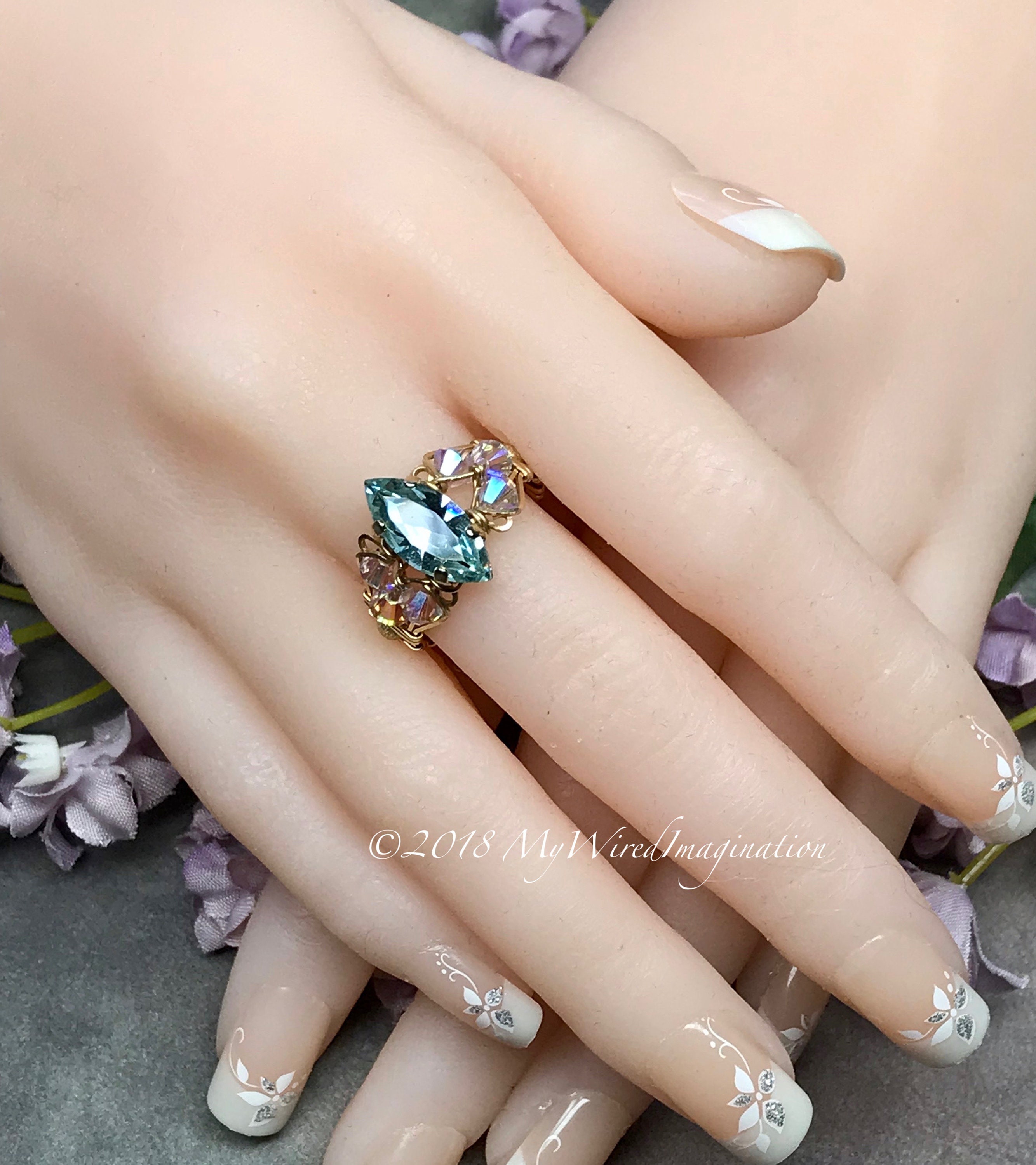 Anillo Swarovski de Alejandrita Navette-Marquise, hecho a mano