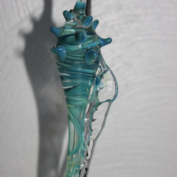 Mundgeblasenes Glas Muschel Ornament, Tealtöne, versandfertig