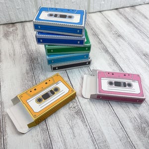 7つのレトロなカセットテープキャンディボックス、80年代のパーティーデコレーション、音楽テーマギフトボックス、ミックステープボックス、お土産パーティーボックス、カードホルダー、キッズパーティーデコレーション