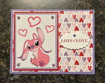 Tarjetas de San Valentín de Stitch Angel con corazones rosas, blancos y morados