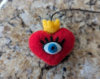 Heart Eye ornament with crown