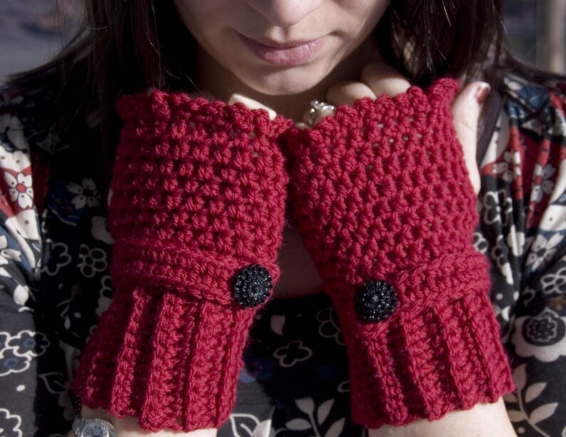 Romantic Fingerless Glove Pattern PDF image 2