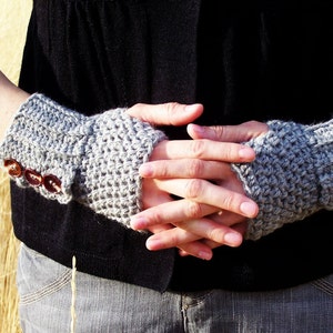 Ruffled Button Cuff Gloves CROCHET pattern