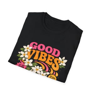 Good Vibes Only T-shirt, retro bloemenprint, shirt in jaren 70-stijl, vintage hippie bloemenprint, boho zomershirt afbeelding 10