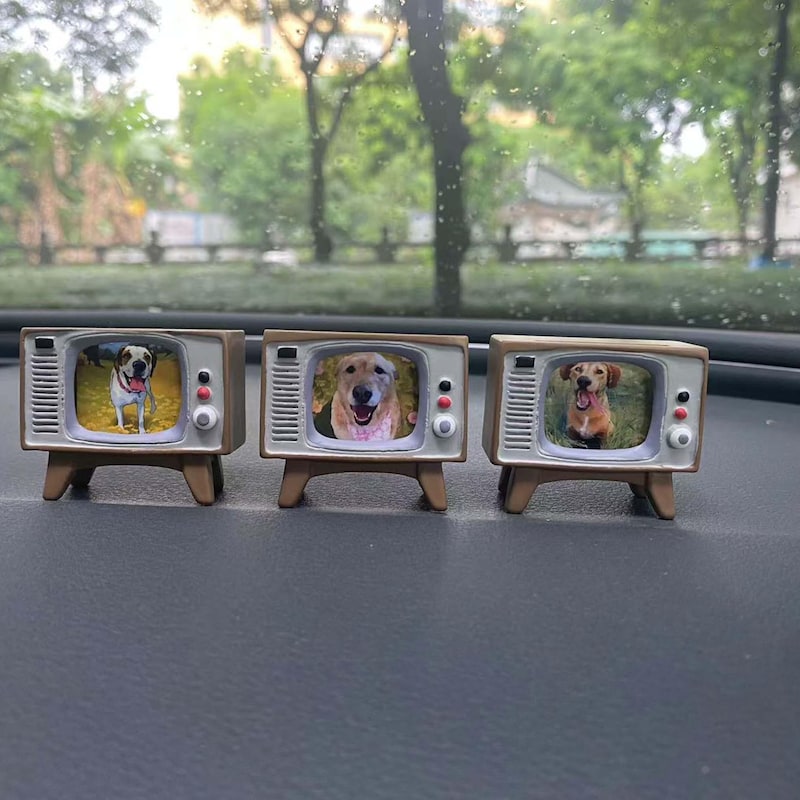3Pcs Mini Television Car Accessories Gifts, Custom Pet Photo Frame, Unique Car Vent Clips for Car Decor Gifts, Cute Pet Car Dashboard Decor.