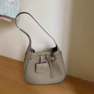 Leder Umhängetasche, Minimale Einkaufstasche, Damen Unterarmtasche, Pendlertasche