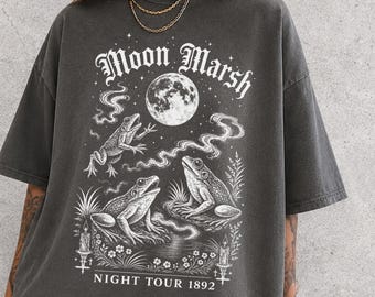 Frog Shirt, Moon Marsh Graphic Tee, Vintage Frog Shirt, Moonlight Nature Tee, Swamp Frog Art, Frog Lover Gift, Cottagecore, Comfort Colors