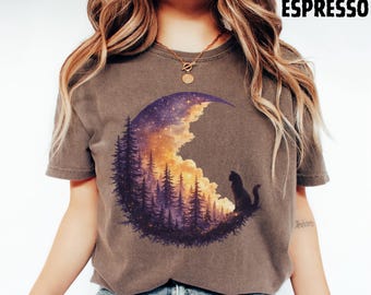 Camiseta Moon Forest Cat, Gato de la Naturaleza Celestial, Gráfico de Cielo Nocturno, Estética Cottagecore Acogedora, Regalo para Amantes de los Gatos y la Naturaleza, Comfort Colors®