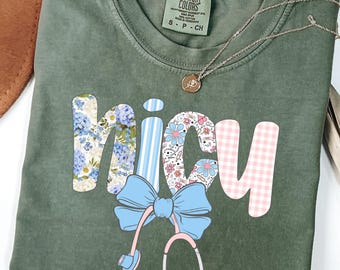 Comfort Colors® NICU Krankenschwester Weihnachtshemd, Neugeborenen ICU Krankenschwester Hemd, Krankenschwester T-Shirt, Weihnachten Neugeborenen Intensivstation Krankenschwester Weihnachtshemd
