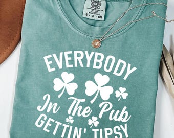 Camiseta Comfort Colors® "Todos en el pub se ponen borrachos", divertida camiseta del Día de San Patricio, bonito regalo del Día de San Patricio, camiseta irlandesa