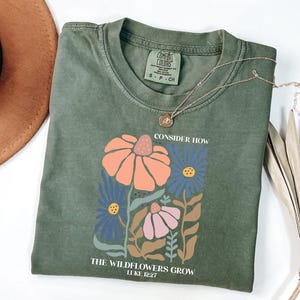 Comfort Colors® Consider How The Wildflowers Grow Outfit,Luke 12:27 Shirt,Women&#39;s Bible Shirt,Motivational Faith Apparel, Prayer Gift, M2261