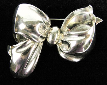 Mooie Vintage Monet Sterling Bow Broche jaren 40-50.