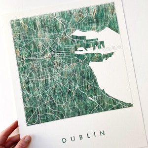 DUBLIN kaart stedelijke stof aquarel textuur schilderij IERLAND stadsplan (kunstdruk) reizen huwelijksverjaardag makelaar verhuizen cadeau gras