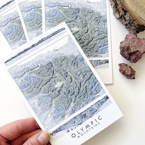 OLYMPISCHE Gebirge Topo Karte Standard POSTKARTE Olympische Halbinsel Washington Olympia Nationalpark Hochzeit Gunsten Swag Reise bewegende Geschenk Penpal
