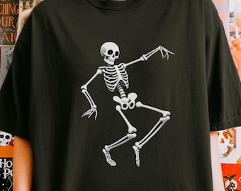 Halloween-T-shirt dansend skelet: Spooky Comfort Colors T-shirt
