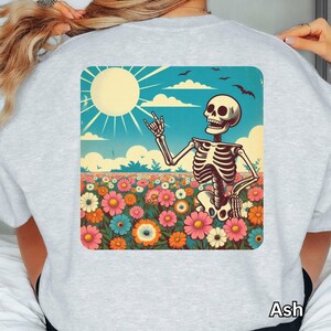 Skeleton Floral sweatShirt Retro sweatShirt Vintage sweatShirt Boho sweatShirt Cottagecore sweatShirt Wildflower sweatShirt Flower Crewneck