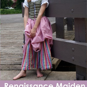 Op de afbeelding: Een PDF-naaipatroon voor een Renaissance Maiden-kostuum voor kinderen. Het patroon bevat een groen korset met een veter aan de voorkant en een roze rok met een regenboogkleurige onderrok. Het patroon is verkrijgbaar op Muse of the Morning.com.